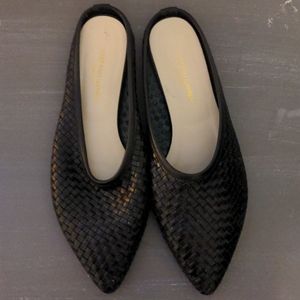 Black woven slidea